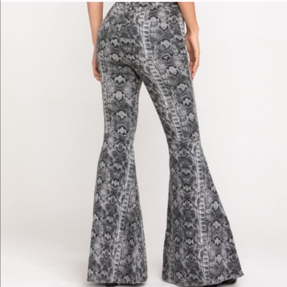 Free People just float on snake print flare 26 - Picture 4 of 5